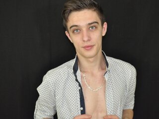 Shows MaximusLust